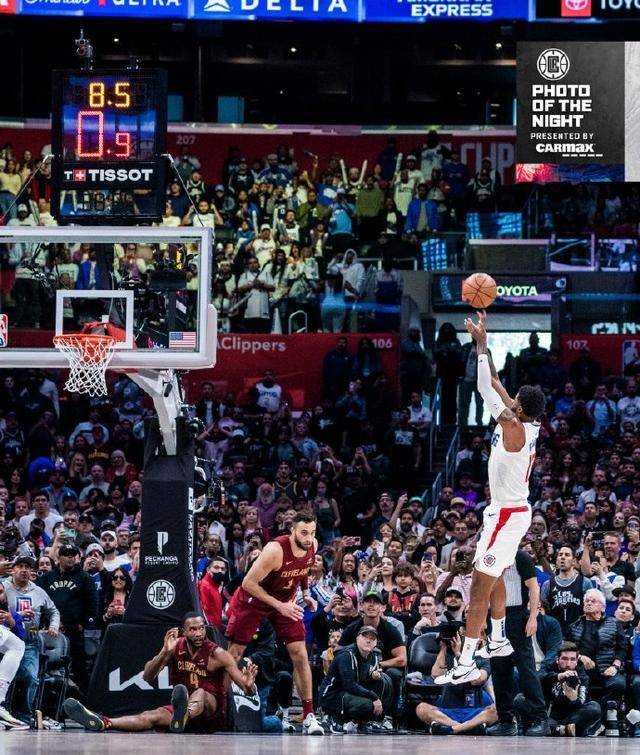 快船球星三分绝杀，全场观众热烈欢呼，为了深圳中心.的简单介绍