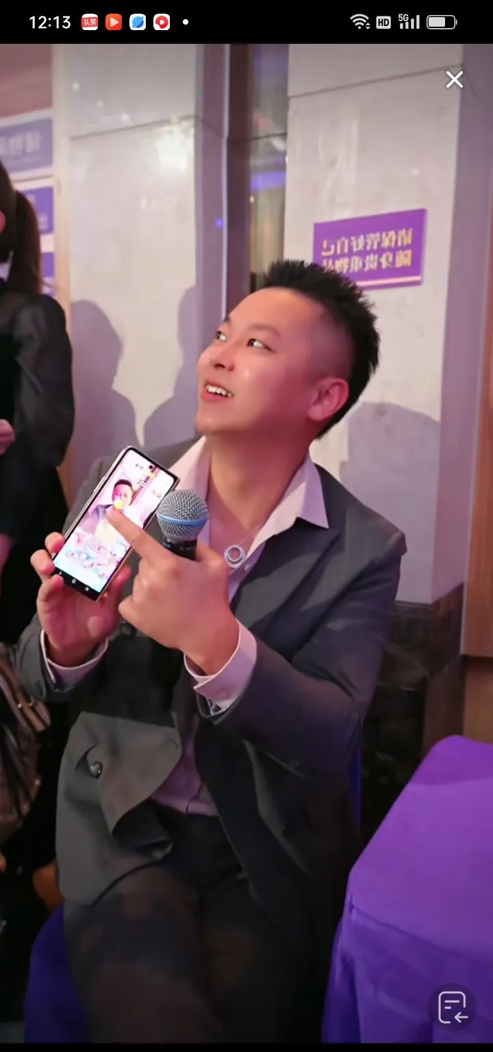 JackeyLove重返赛场，险胜首场状态出色，曼联观众沸腾！